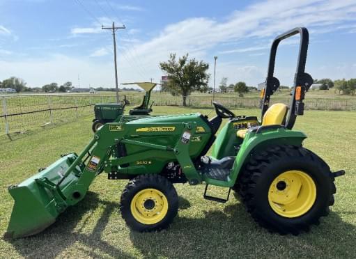 Image of John Deere 3032E equipment image 2