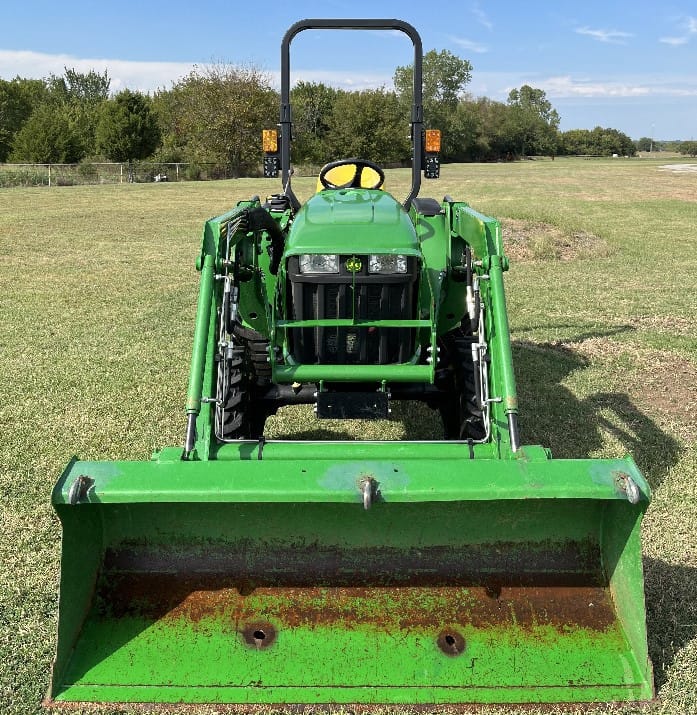 2016 John Deere 3032E Equipment Image0