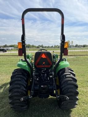 Image of John Deere 3032E equipment image 3
