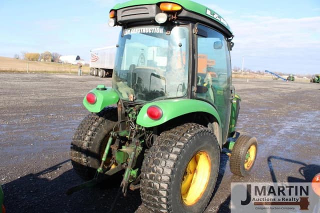 Image of John Deere 3033R equipment image 2
