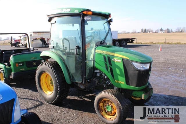 Image of John Deere 3033R equipment image 1