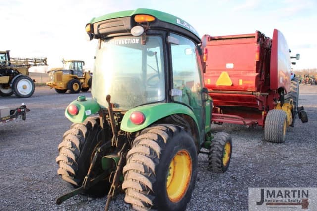Image of John Deere 3033R equipment image 2