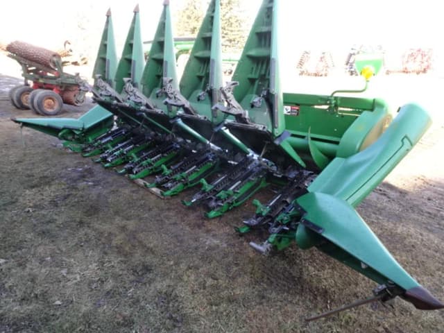 Image of John Deere 606C equipment image 4