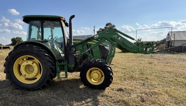 Image of John Deere 6105E equipment image 3
