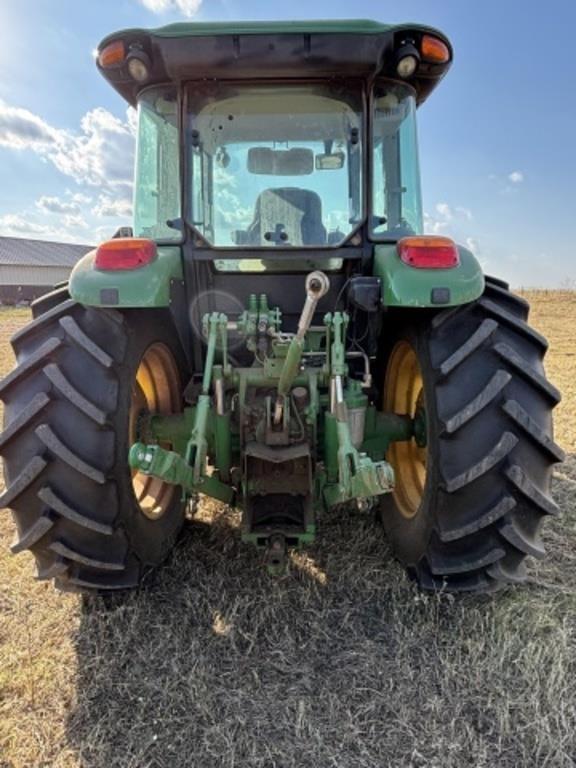 Image of John Deere 6105E equipment image 4