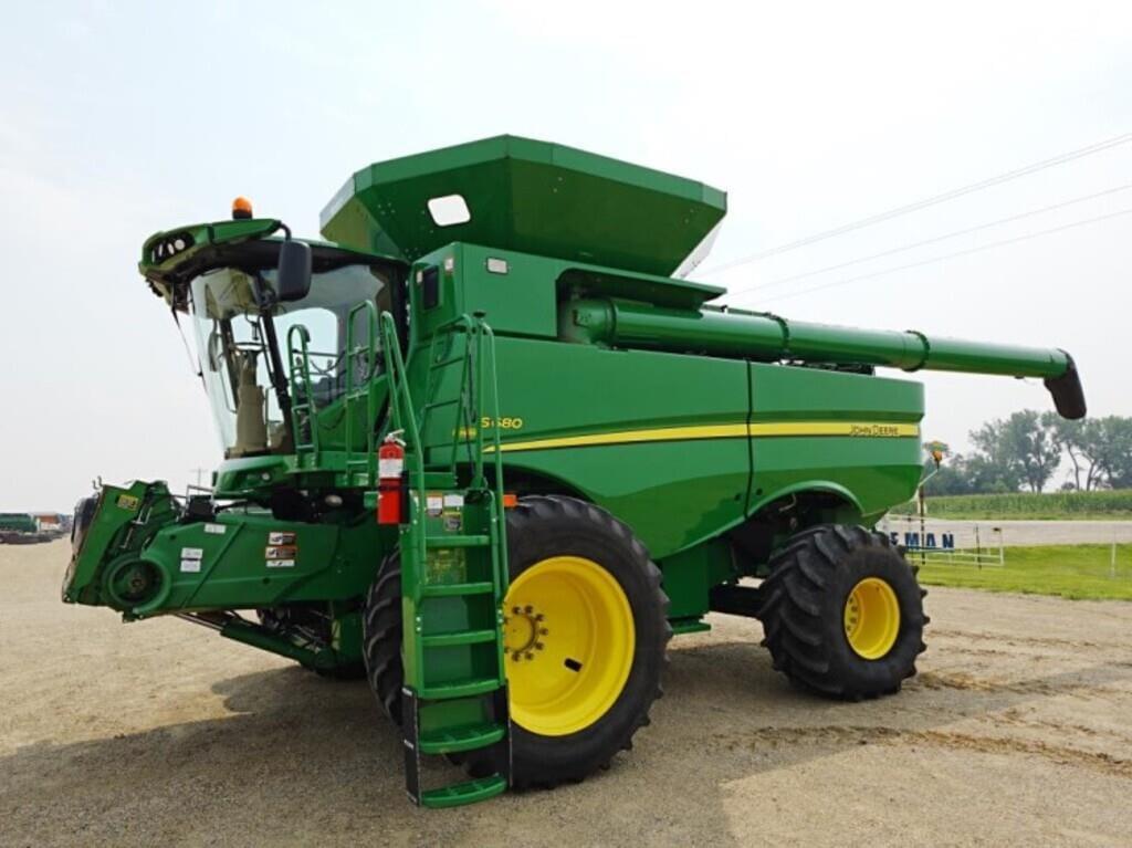Image of John Deere S680 Primary image