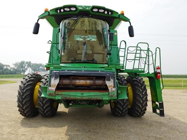 Image of John Deere S680 equipment image 1