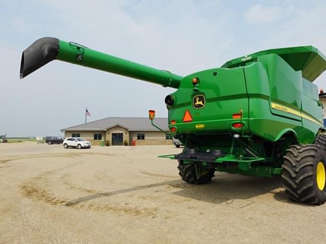 Image of John Deere S680 equipment image 3