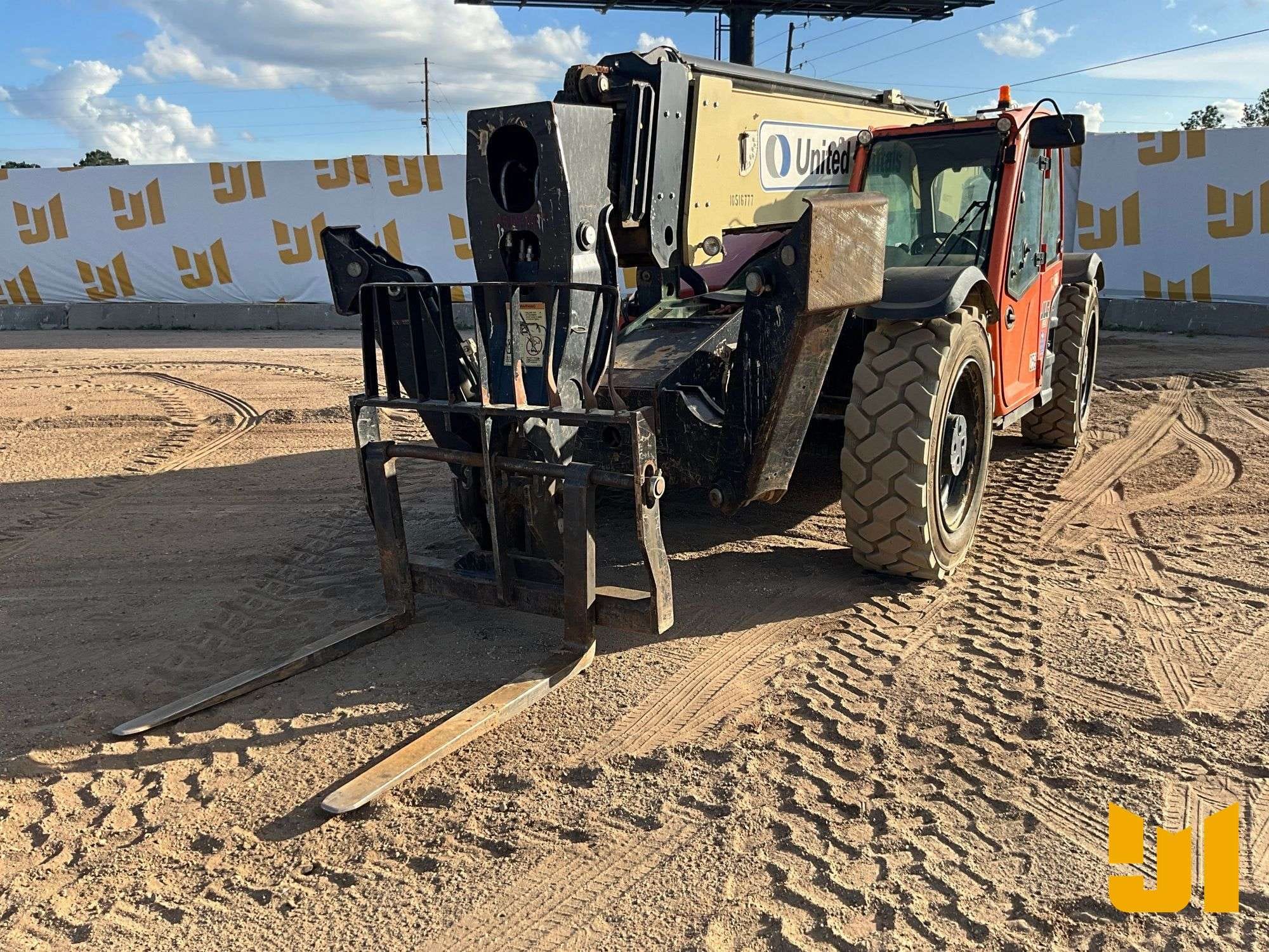 2016 JLG 1055 Equipment Image0