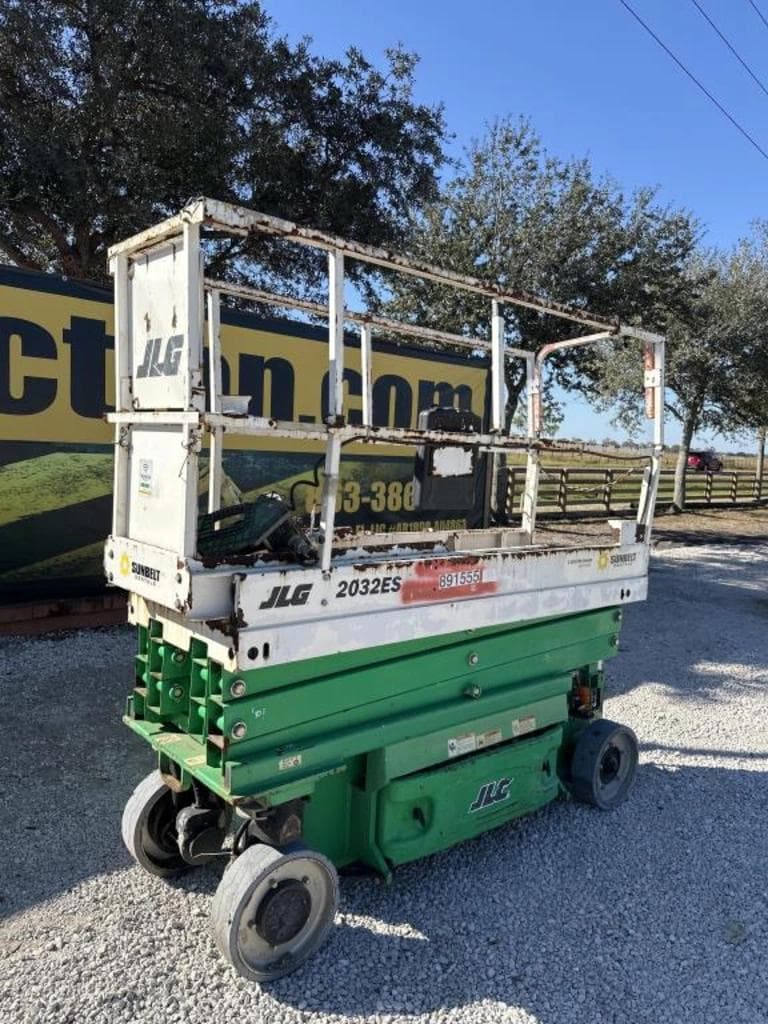 Image of JLG 2032ES Primary image