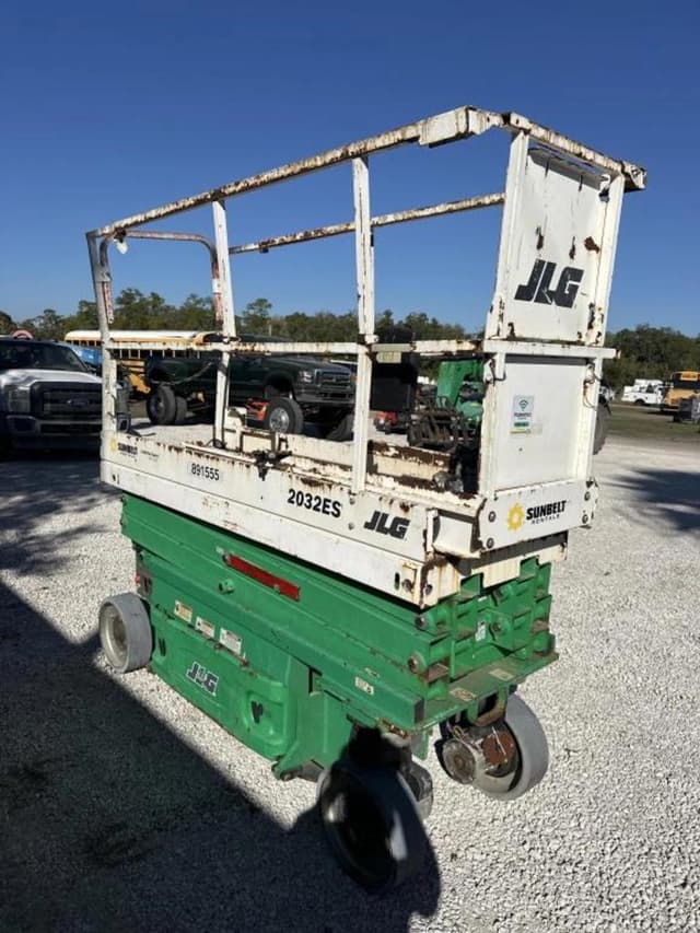 Image of JLG 2032ES equipment image 3