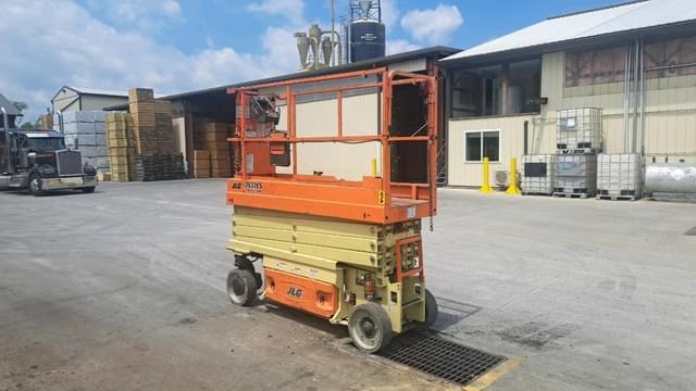 Image of JLG 2632ES equipment image 2
