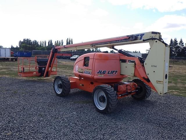 Image of JLG 600AJ equipment image 4