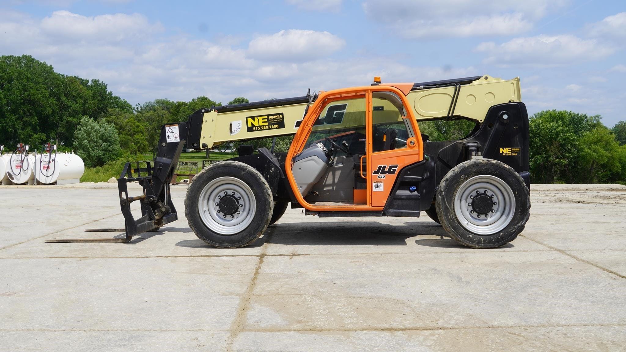 2016 JLG 642 Equipment Image0