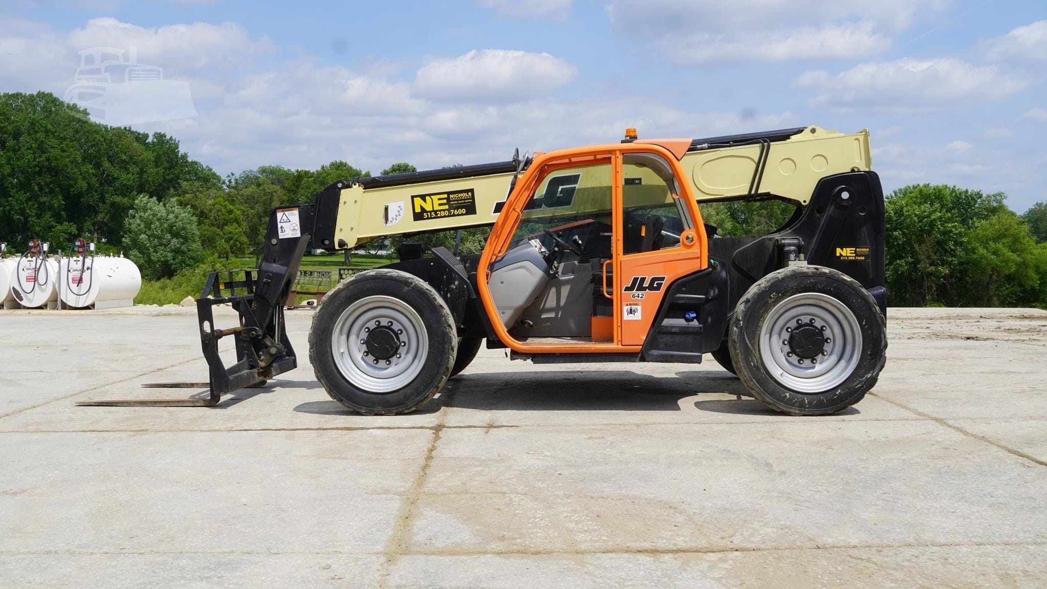 2016 JLG 642 Equipment Image0