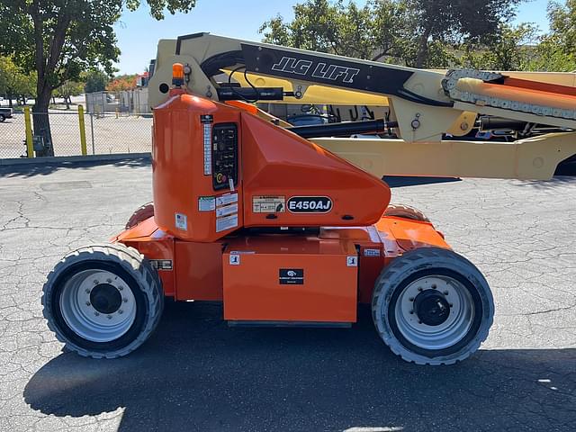 Image of JLG E450AJ equipment image 4