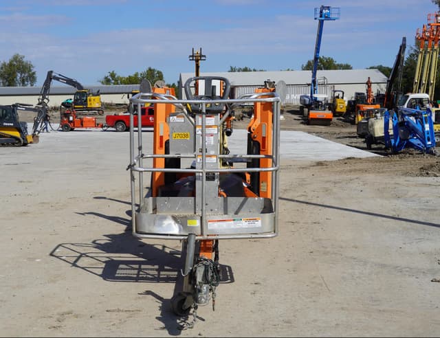 Image of JLG T500J equipment image 3
