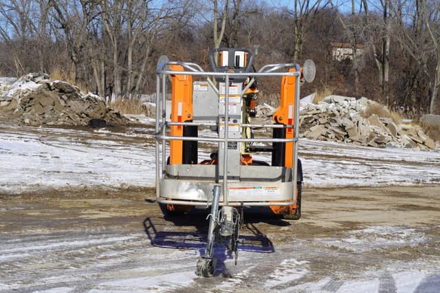 Image of JLG T500J equipment image 3