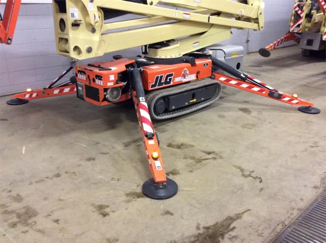 Image of JLG X600AJ equipment image 4