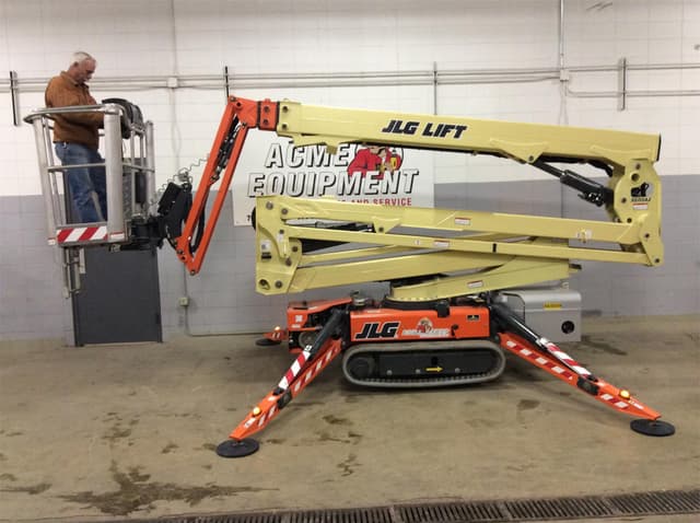 Image of JLG X600AJ equipment image 3