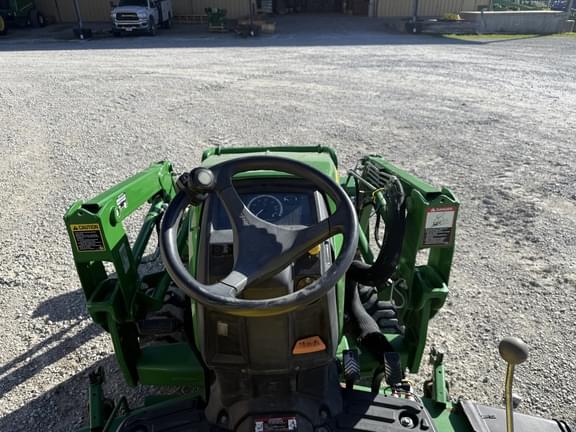 Image of John Deere 1023E equipment image 4