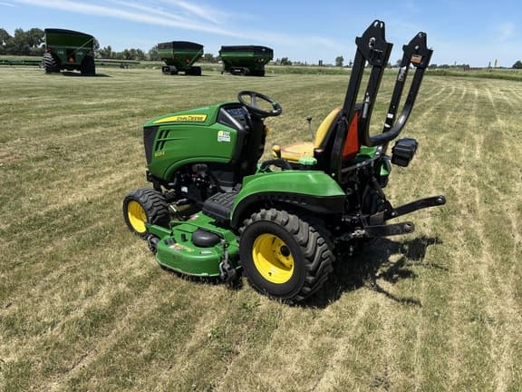 Image of John Deere 1023E equipment image 2