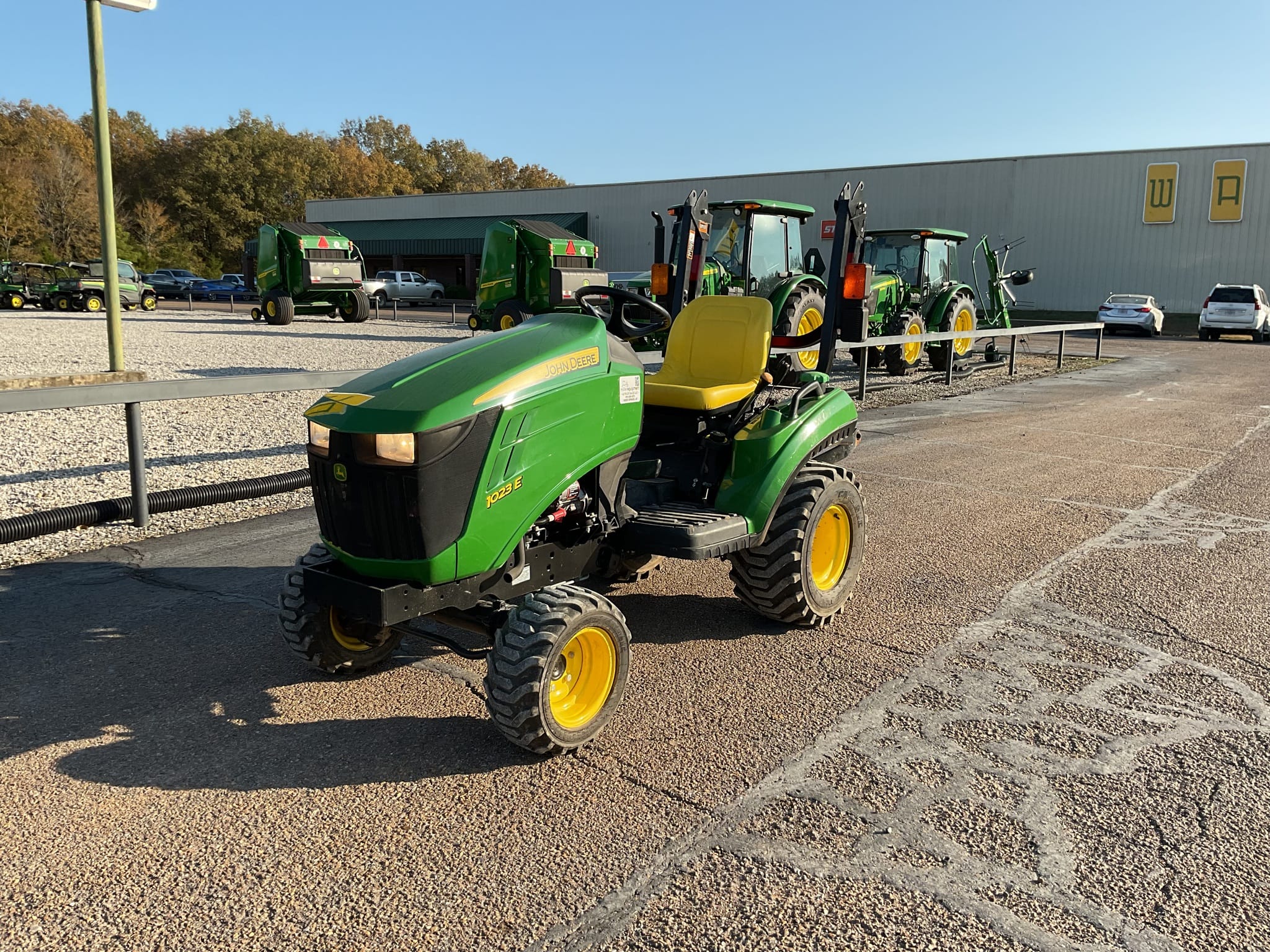 2016 John Deere 1023E Equipment Image0