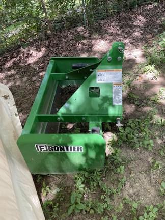 Image of John Deere 1023E equipment image 3