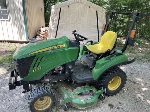 2016 John Deere 1023E Equipment Image0
