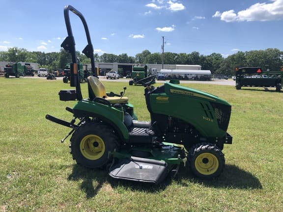 Image of John Deere 1023E equipment image 4