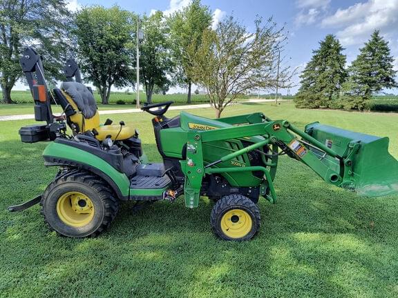 Image of John Deere 1025R equipment image 4
