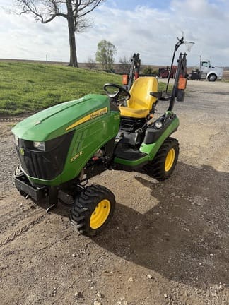 2016 John Deere 1025R Equipment Image0