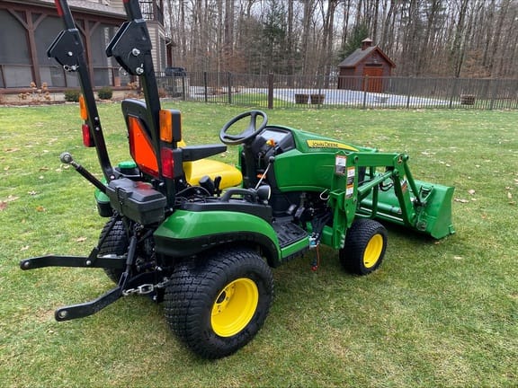 2016 John Deere 1025R Equipment Image0