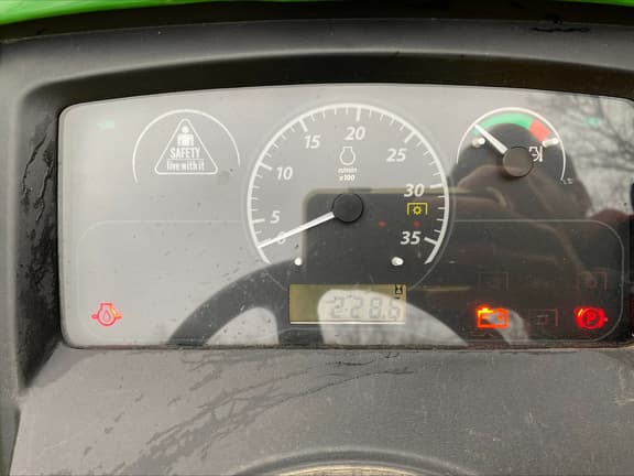 Image of John Deere 1025R equipment image 4