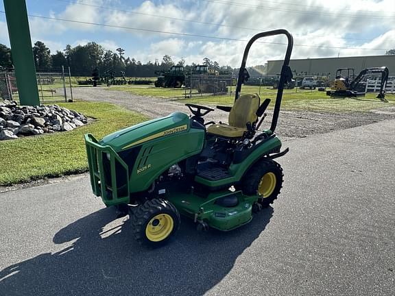 Image of John Deere 1025R equipment image 3