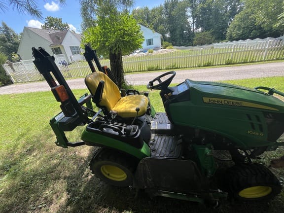 2016 John Deere 1025R Equipment Image0