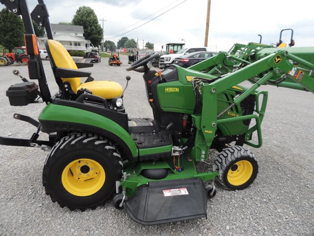 Image of John Deere 1025R equipment image 3