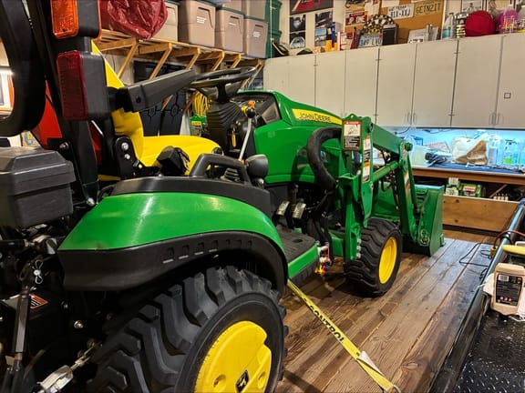 2016 John Deere 1025R Equipment Image0