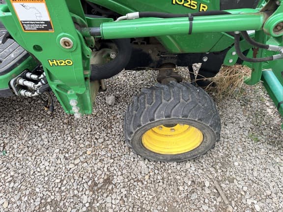 Image of John Deere 1025R equipment image 4
