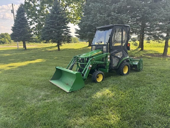 2016 John Deere 1025R Equipment Image0