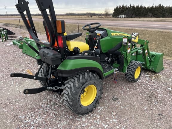 Image of John Deere 1025R equipment image 3