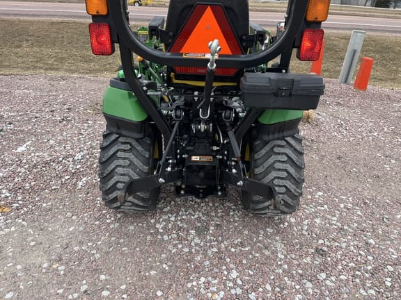 Image of John Deere 1025R equipment image 4