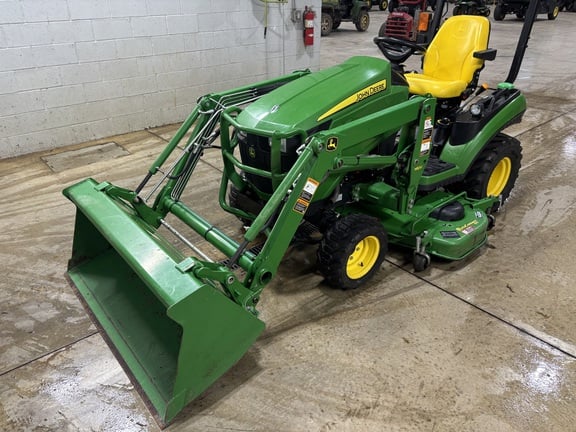 2016 John Deere 1025R Equipment Image0