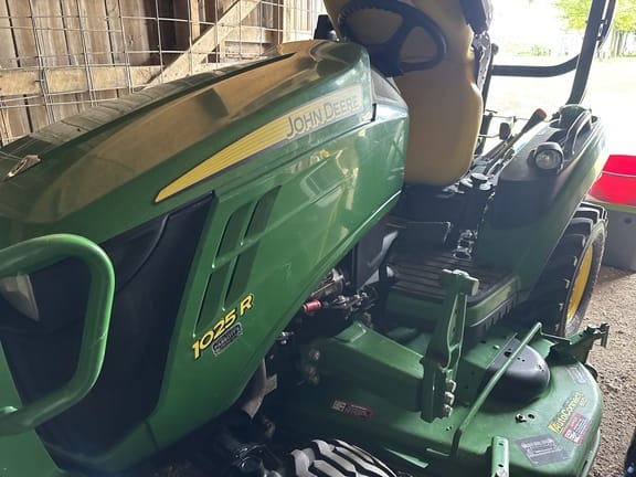 2016 John Deere 1025R Equipment Image0