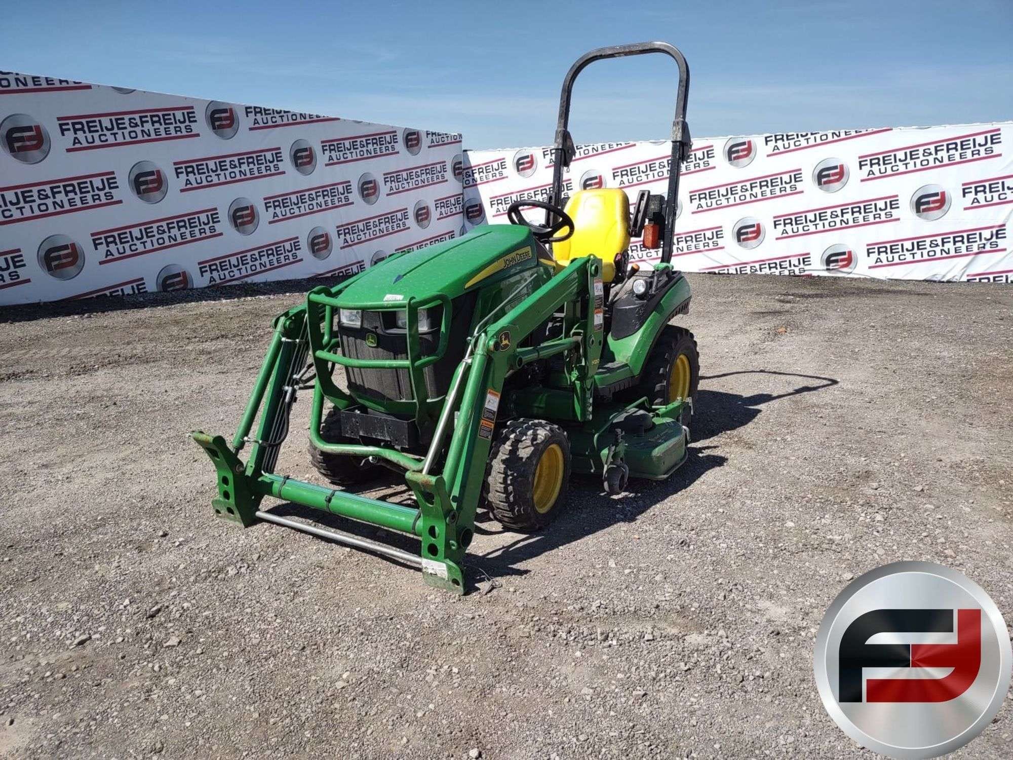 2016 John Deere 1025R Equipment Image0