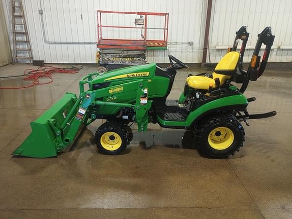 Image of John Deere 1025R equipment image 1