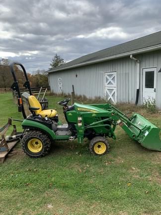 Image of John Deere 1025R equipment image 3