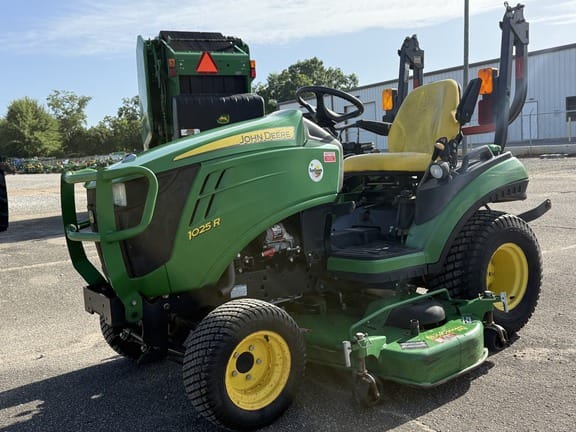 2016 John Deere 1025R Equipment Image0