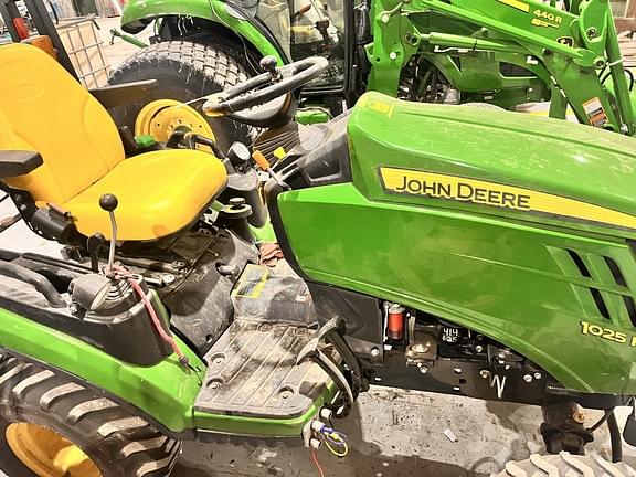 Image of John Deere 1025R equipment image 4