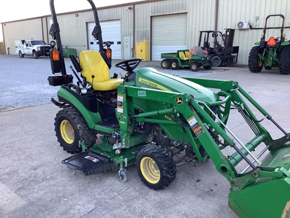 2016 John Deere 1025R Equipment Image0